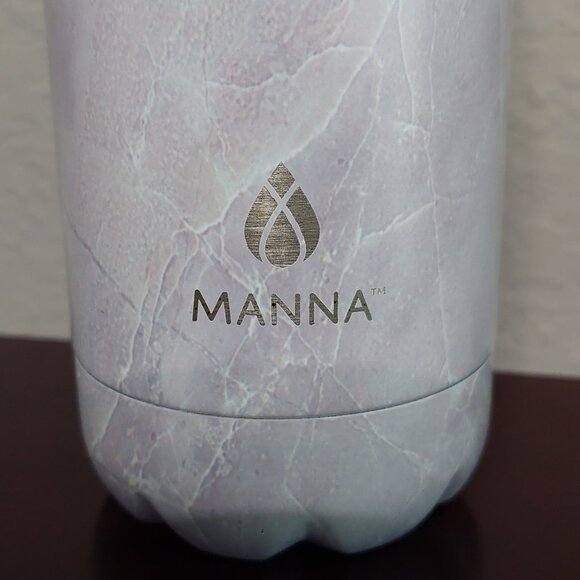 MANNA White Vogue 17 oz Stainless Steel Water Bottle - Picture 4 of 12